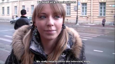 Познакомились на улице трахнулись в кафе